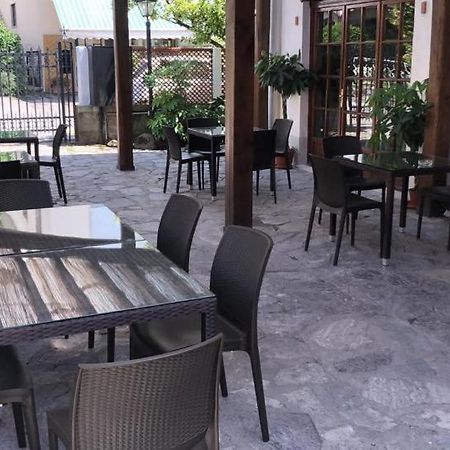 Albergo Antica Lanterna Кастелнуово ди Гарфаняна Екстериор снимка