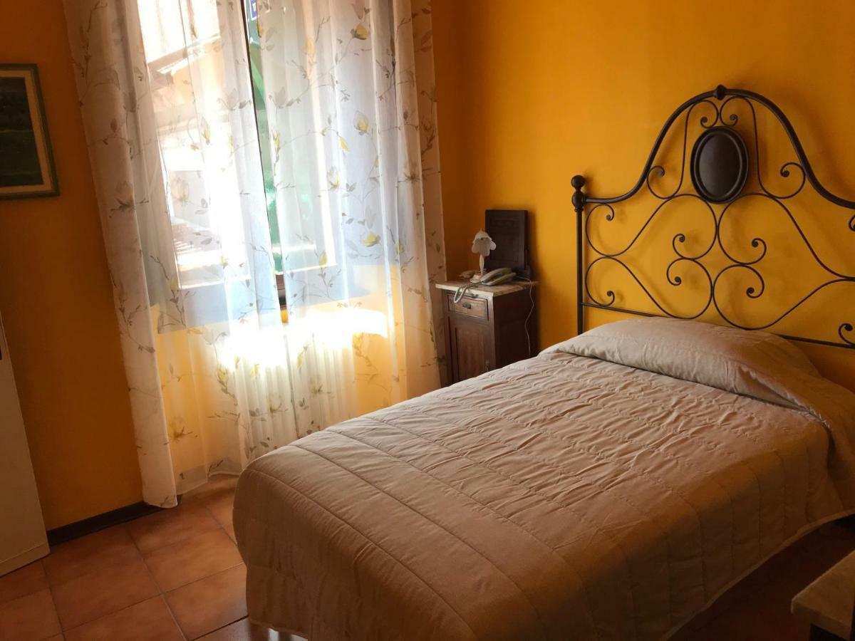 Albergo Antica Lanterna Кастелнуово ди Гарфаняна Екстериор снимка