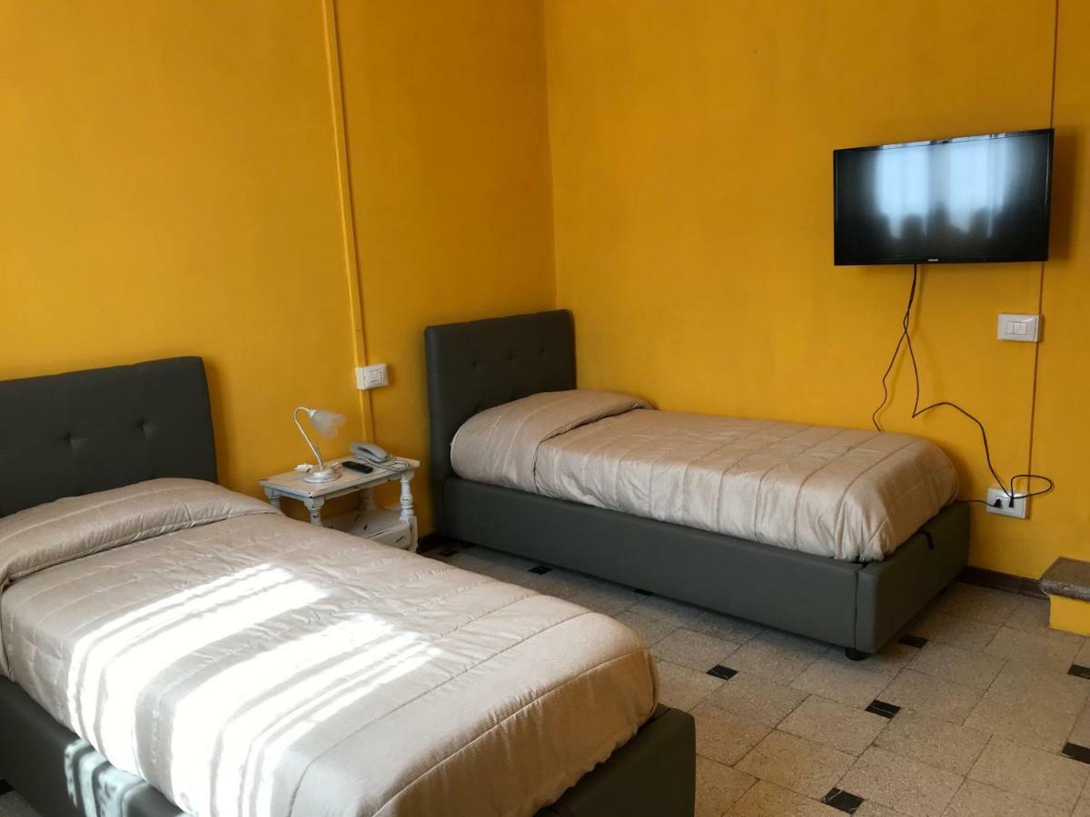 Albergo Antica Lanterna Кастелнуово ди Гарфаняна Екстериор снимка
