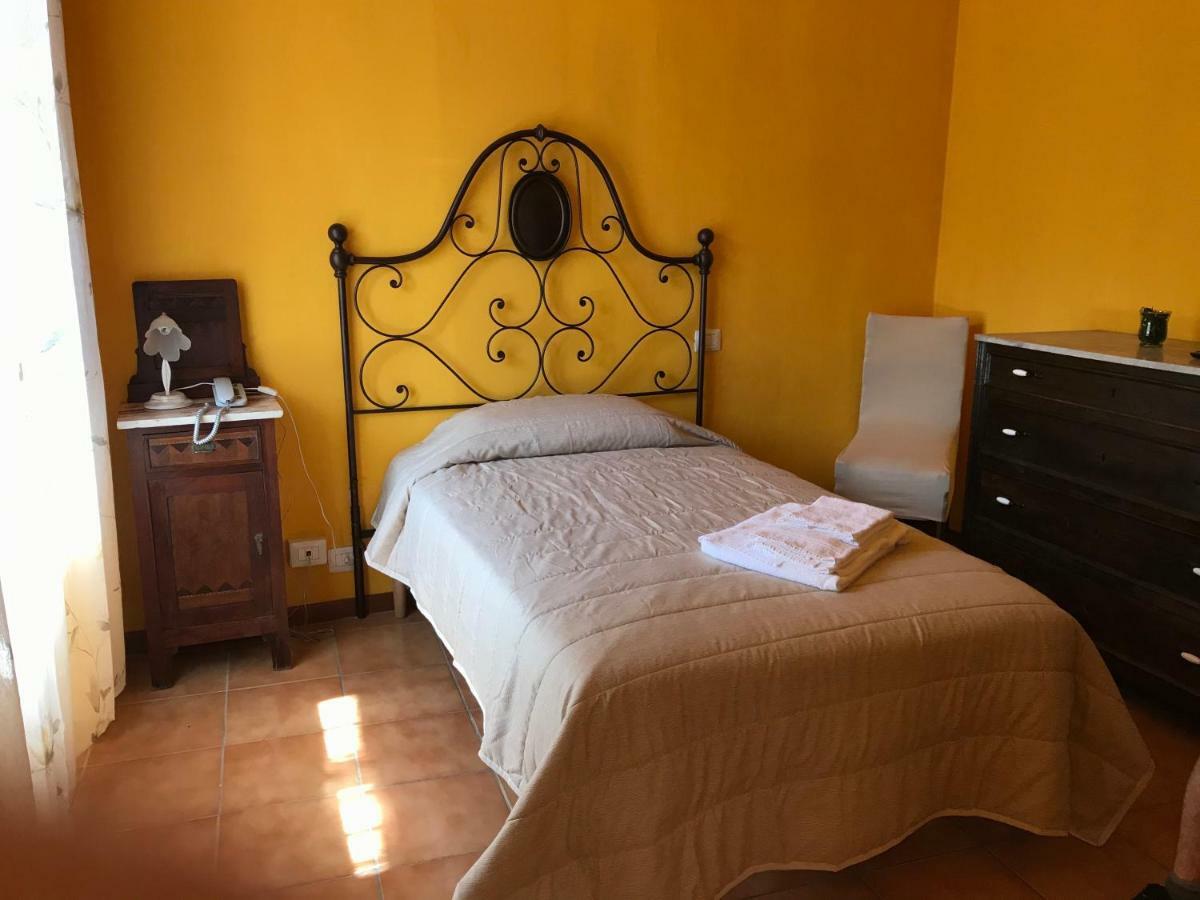 Albergo Antica Lanterna Кастелнуово ди Гарфаняна Екстериор снимка
