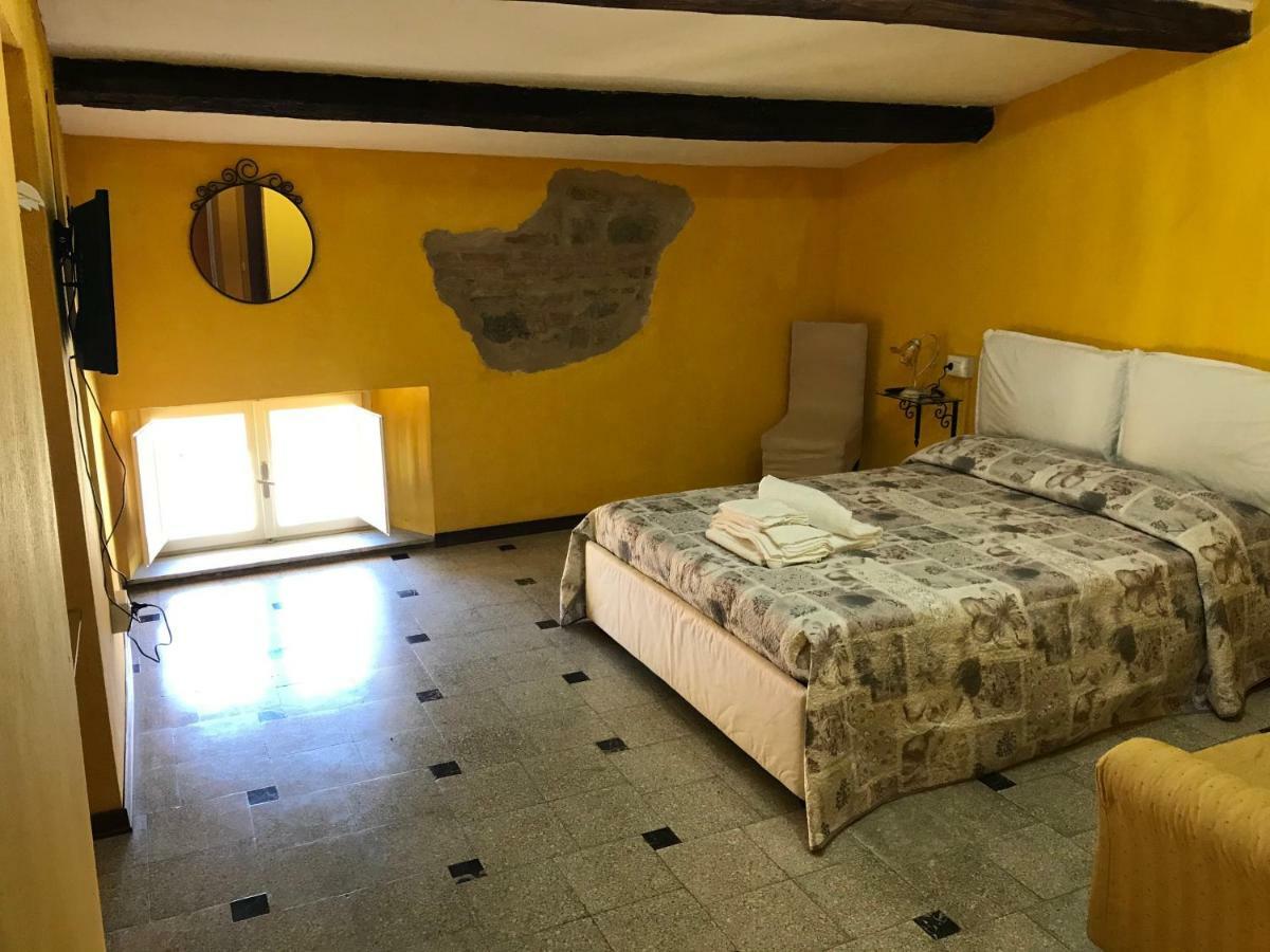Albergo Antica Lanterna Кастелнуово ди Гарфаняна Екстериор снимка