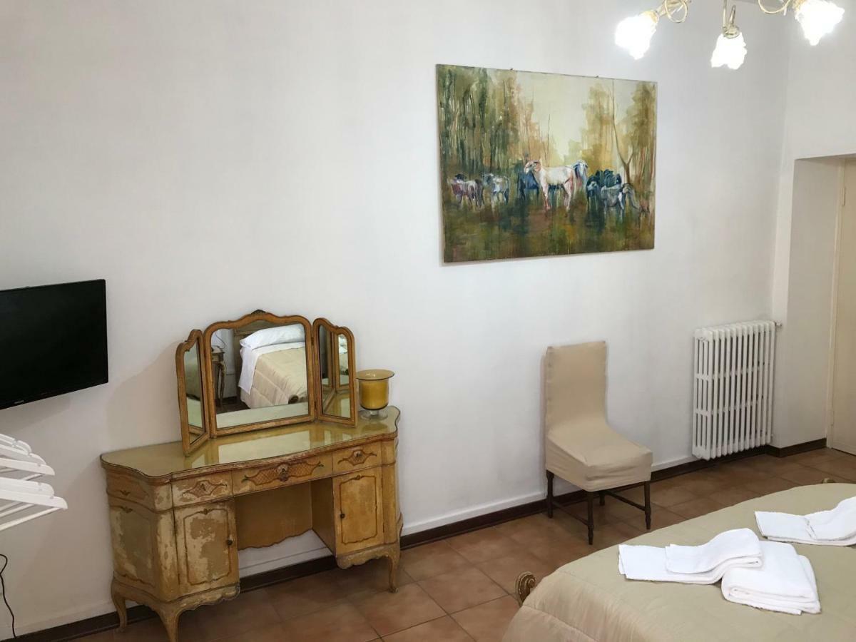 Albergo Antica Lanterna Кастелнуово ди Гарфаняна Екстериор снимка