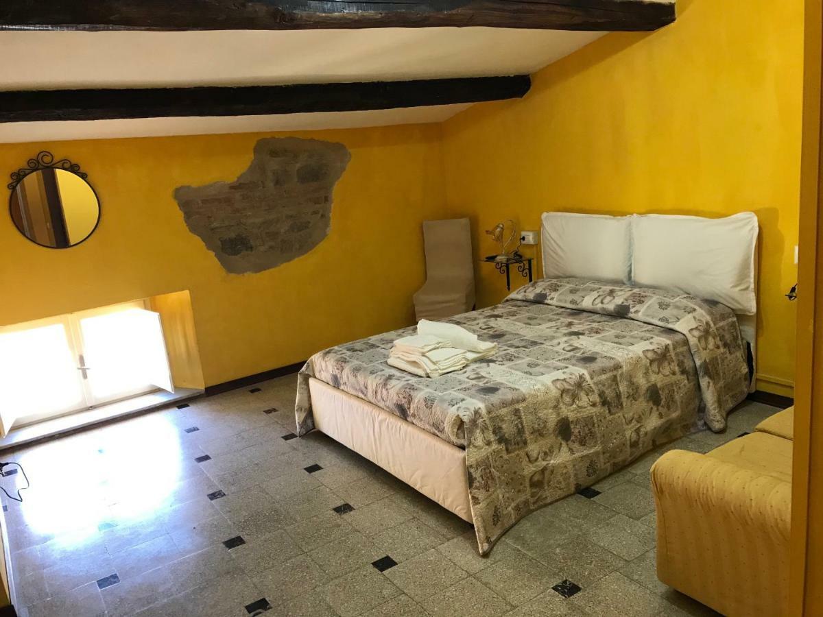 Albergo Antica Lanterna Кастелнуово ди Гарфаняна Екстериор снимка
